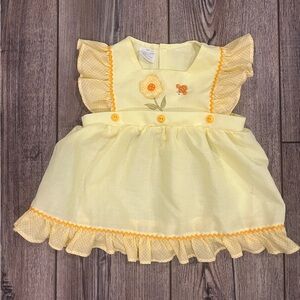 Adorable vintage yellow girls dress (no size tag) approx 6 months